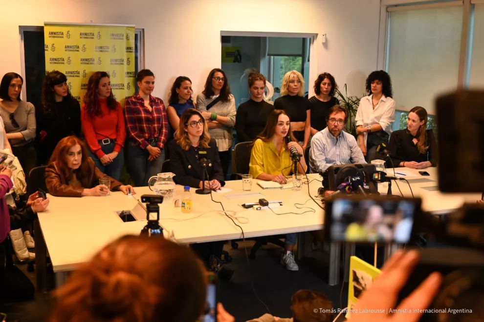 Thelma habló junto a Paola García Rey, directora adjunta de Amnistía Internacional Argentina y sus abogados.