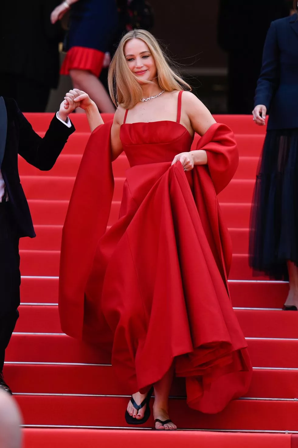 Jennifer Lawrence llevó ojotas a la red carpet de Cannes 2023.