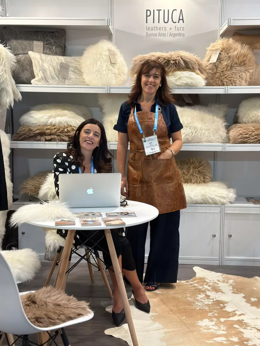 Paula e Inés Saad, en la firma de diseño de cueros y pieles Pituca.