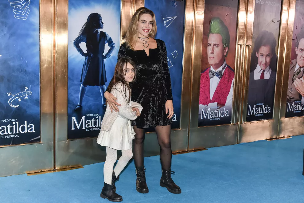 Emilia Attias con su hija Gina.