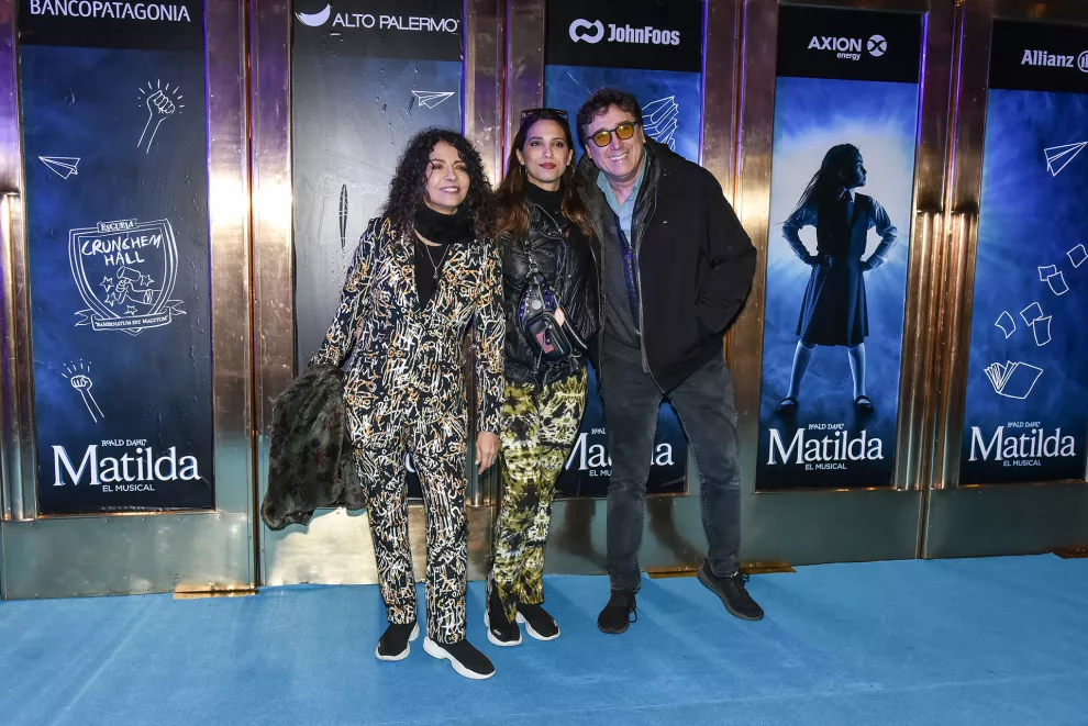 Patricia Sosa, Oscar Mediavilla y su hija Marta.