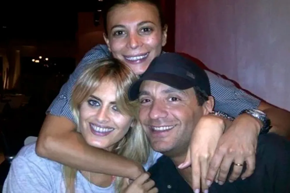 Gustavo Conti junto a Silvina Luna y Ximena Capristo.