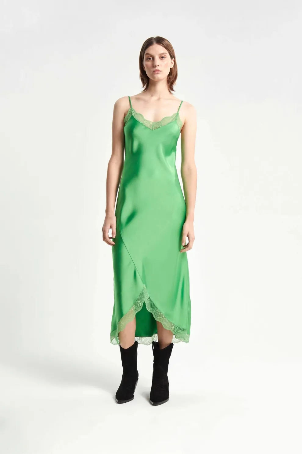 Vestido lencero (Kosiuko, $98.000)