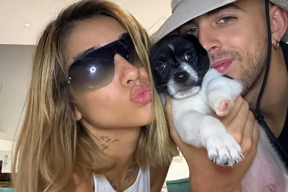 María Becerra y su pareja, J.Rei adoptaron un perrito