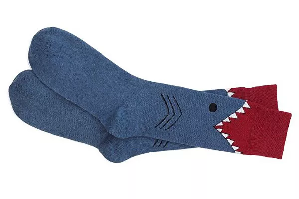 Medias con forma de tiburón, para darle un toque de originalidad al vestuario