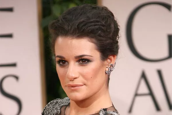 Si bien su pelo suelto es divino, Lea también opta por recogidos bien chic y elaborados, como este, que usó para los Golden Globes 2012