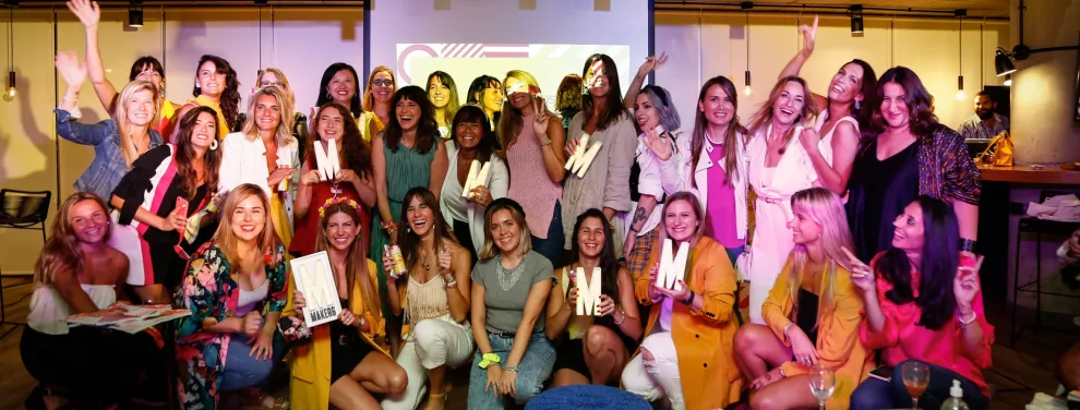 Las 30 ternadas posaron para las cámaras.
