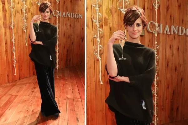 Mónica Antonópulos estuvo en el espacio Chandon de ArteBA vestida de total black: remerón bien suelto y pantalón palazzo. ¿Qué tal?