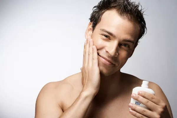 Los hombres también necesitan cuidarse la piel y el pelo