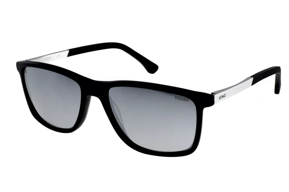 Gafas modelo "Metz", de acetato con varillas de metal plateado. Tiene lentes polarizados (Uomo, $3900).