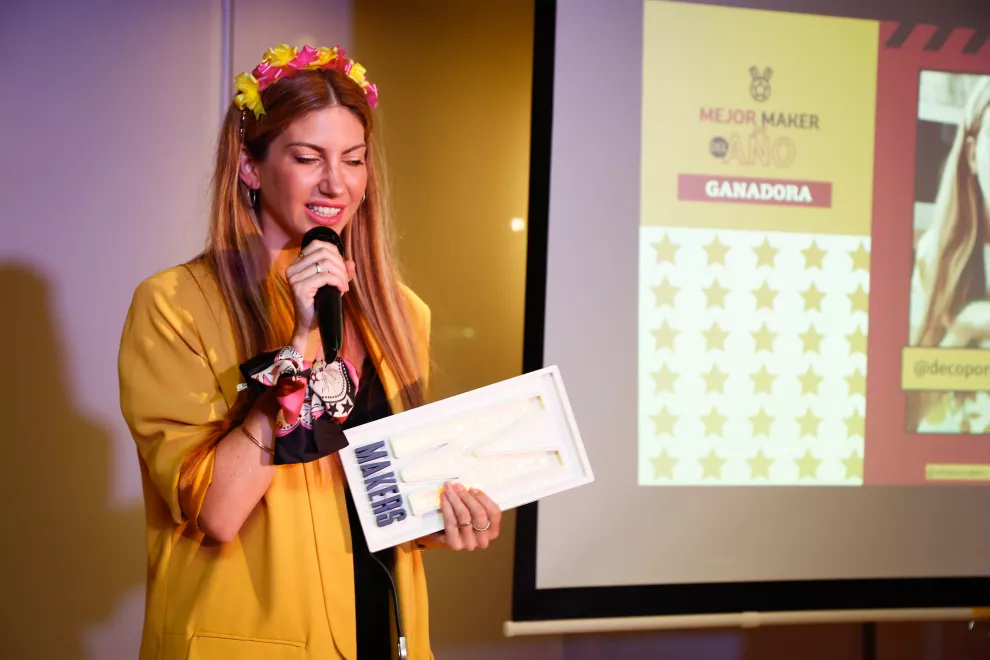 Juli Vasile agradece el premio a la Maker del Año.