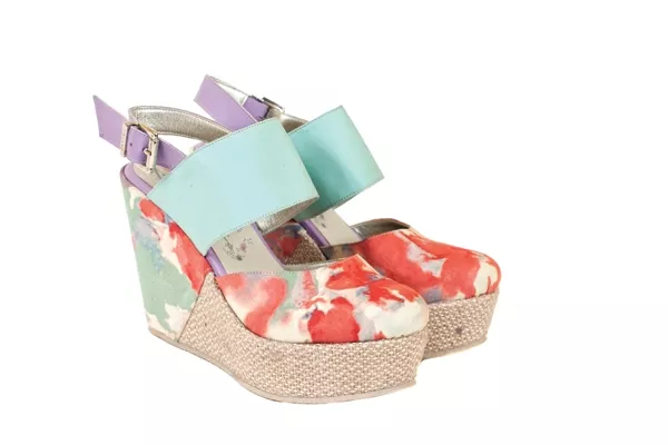 Sandalias combinadas con yute (Viamo, $469)