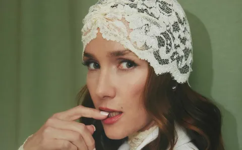 El look total white de Natalia Oreiro en la premiere de “La mujer de la fila” en Uruguay